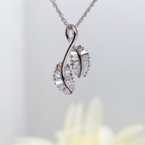 Baguette leaves necklace in 14k white gold