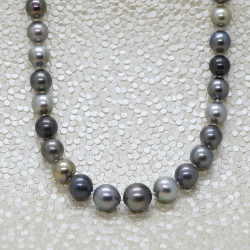 18" Strand of Tahitian pearls necklace with 14K white gold clasp