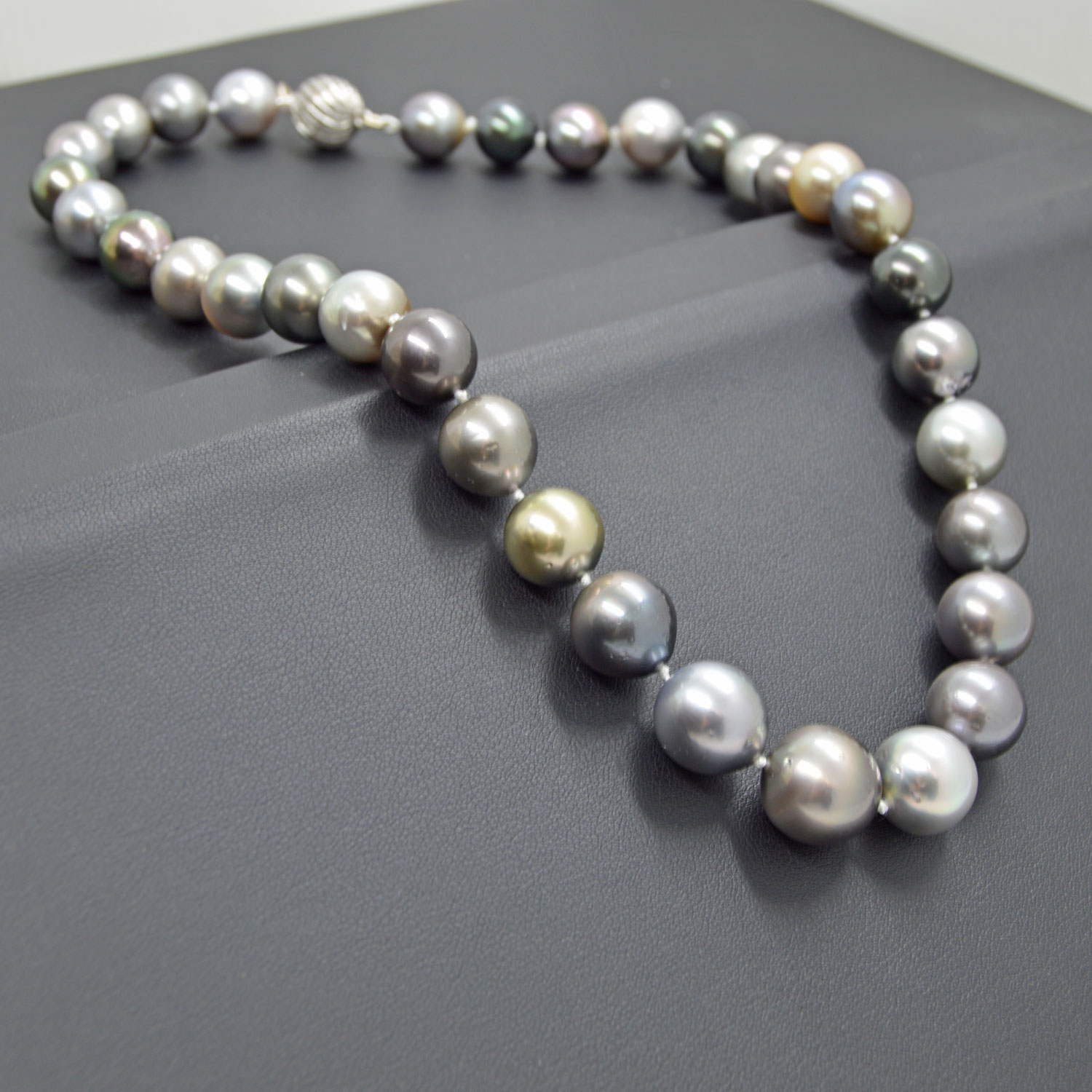 18" Strand of Tahitian pearls necklace with 14K white gold clasp