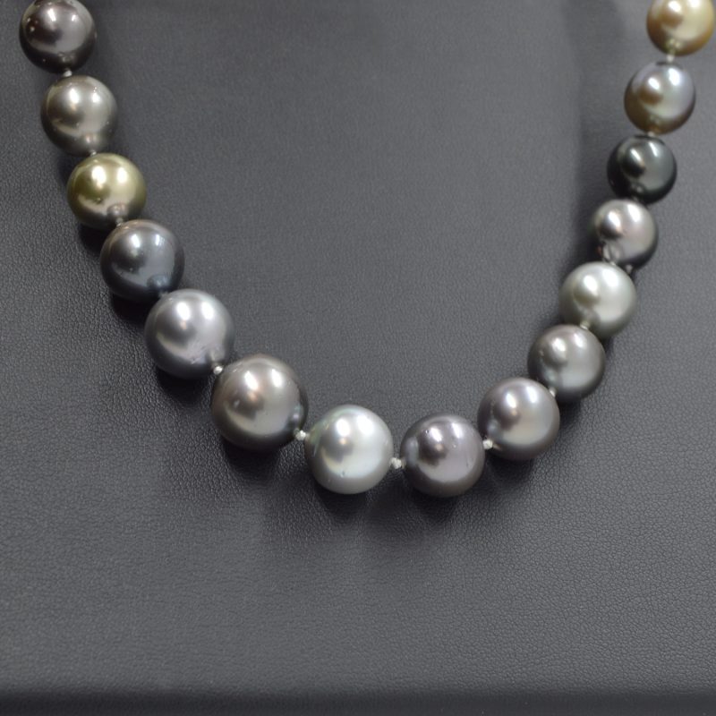 18" Strand of Tahitian pearls necklace with 14K white gold clasp