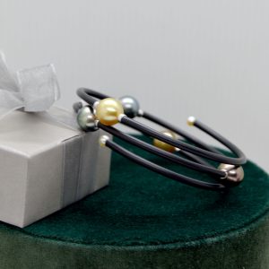 Bracelet with 9 mm Tahitian and Gold Pearls