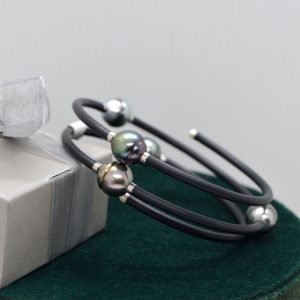 Dark Tahitian Pearl/Silicon Bracelet featuring 9-10mm Pearls