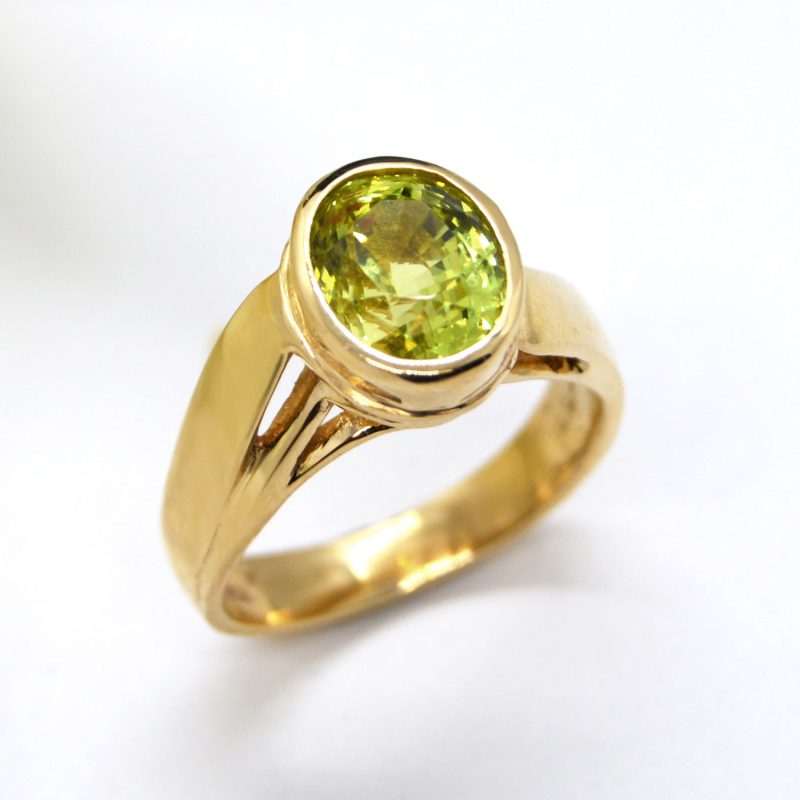 Faceted Chrysoberyl gemstone, bezel-set in a 14Kt yellow gold ring.