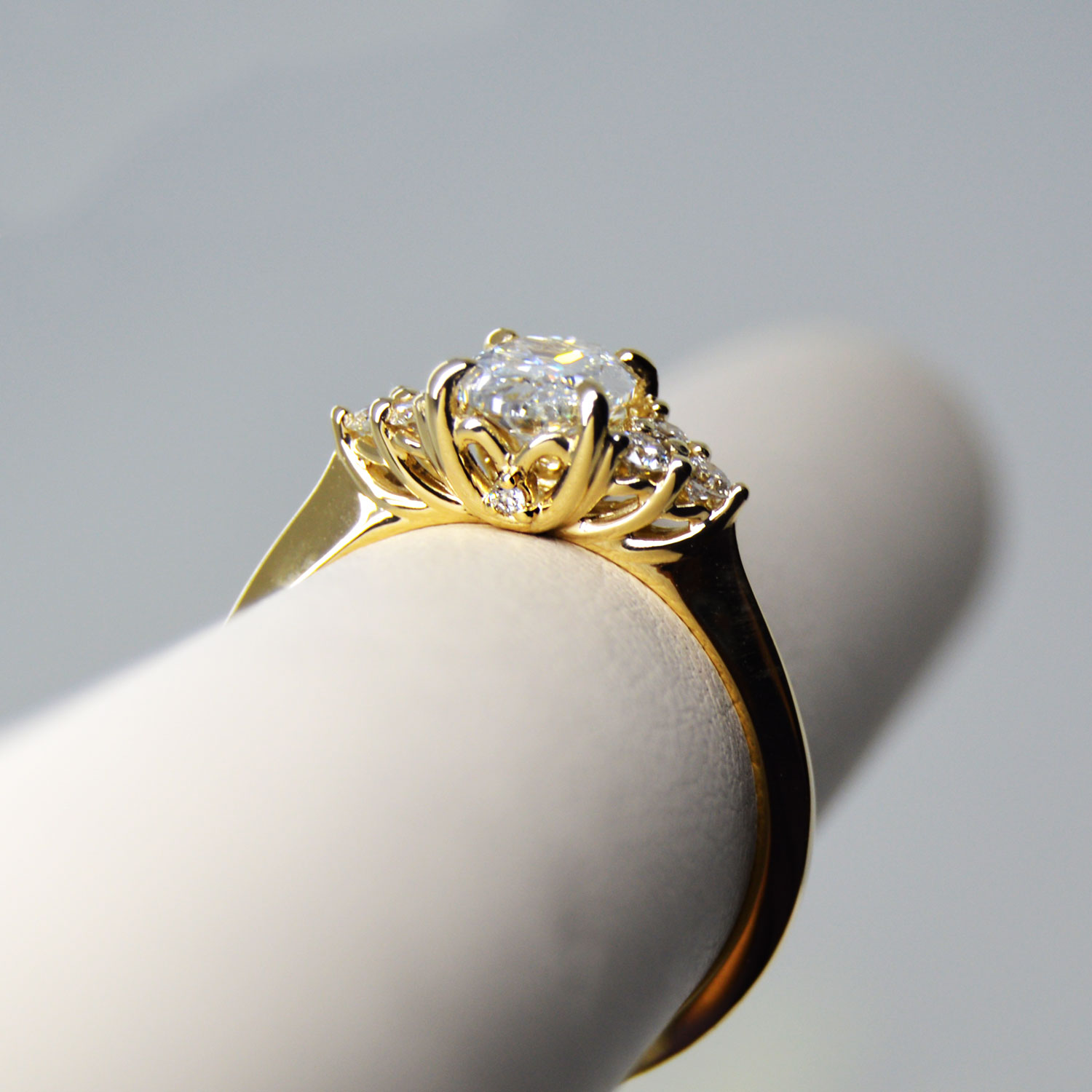 14Kt yellow gold engagement ring featuring .90 CT oval cut diamond and .19 CTW accent diamonds.
