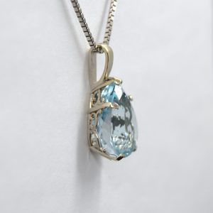 19.73ct pear-cut Aquamarine pendant in 14K white gold classic pendant on a box chain