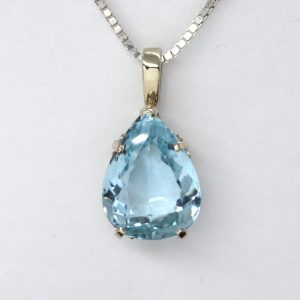 19.73ct pear-cut Aquamarine pendant in 14K white gold classic pendant on a box chain