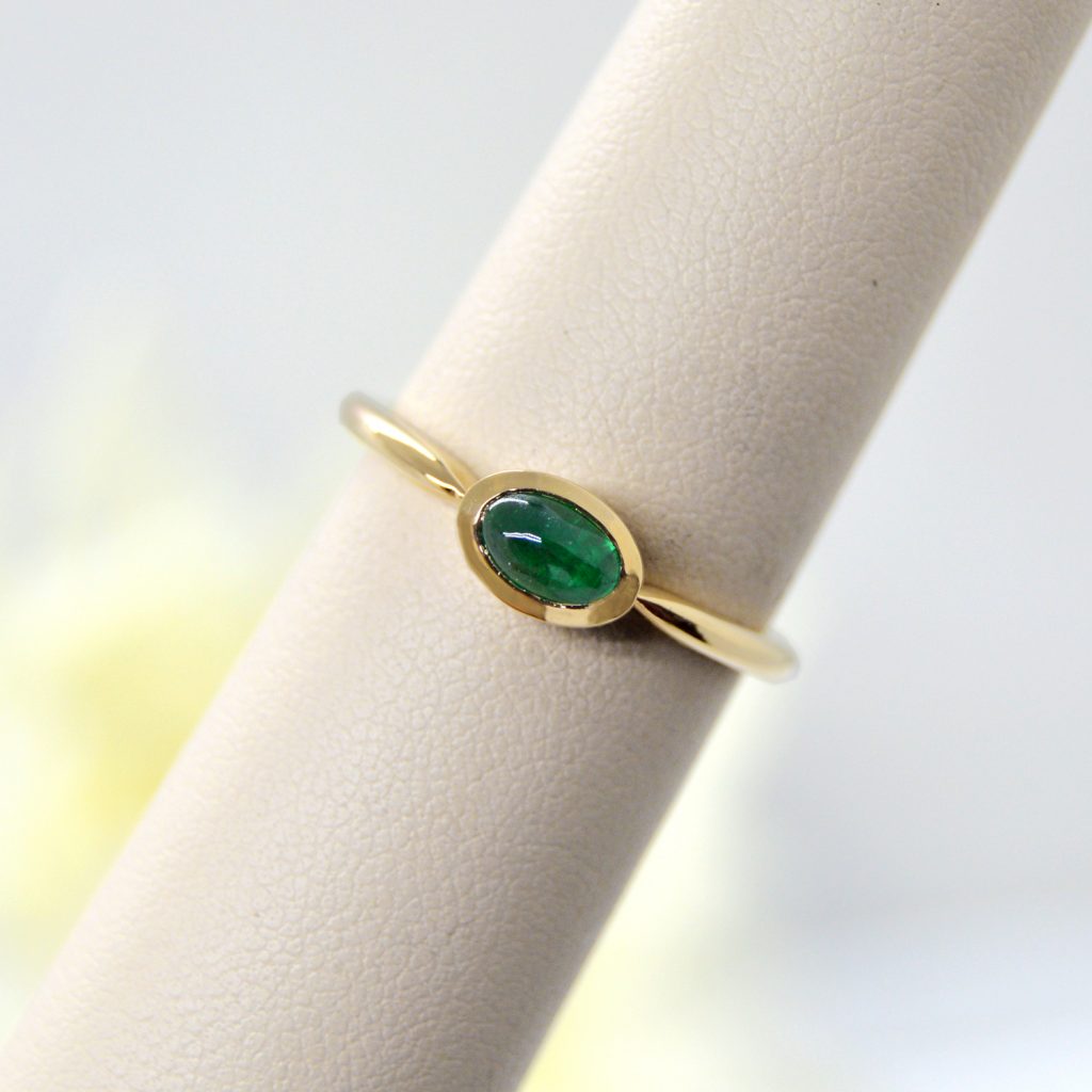 Emerald oval cabochon ring in 14k yellow gold
