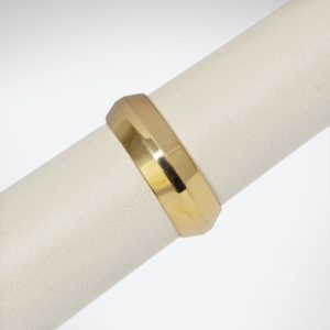 14K yellow gold mens wedding band ring with knife edge shape