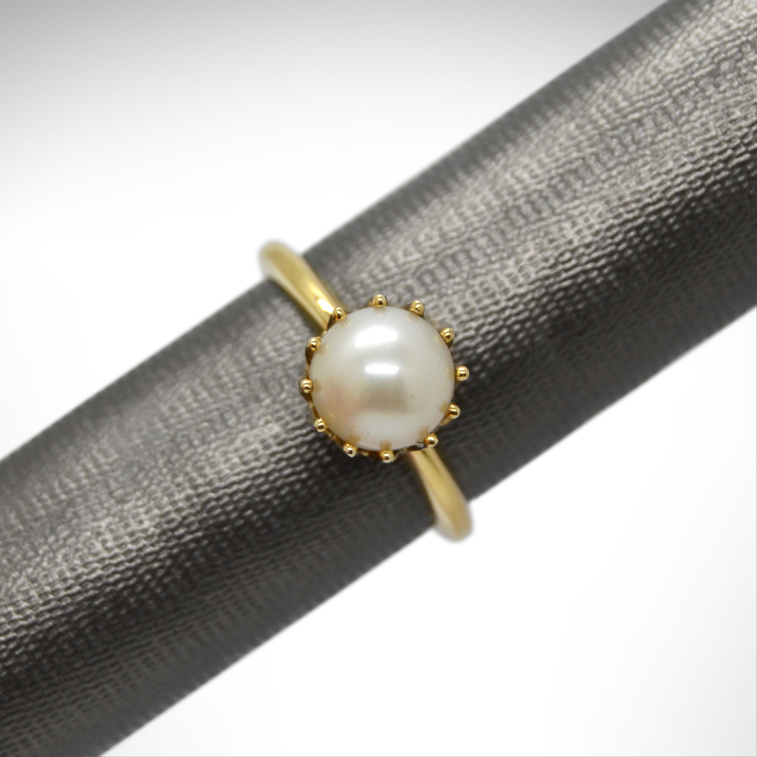 14K yellow gold crown ring with white pearl