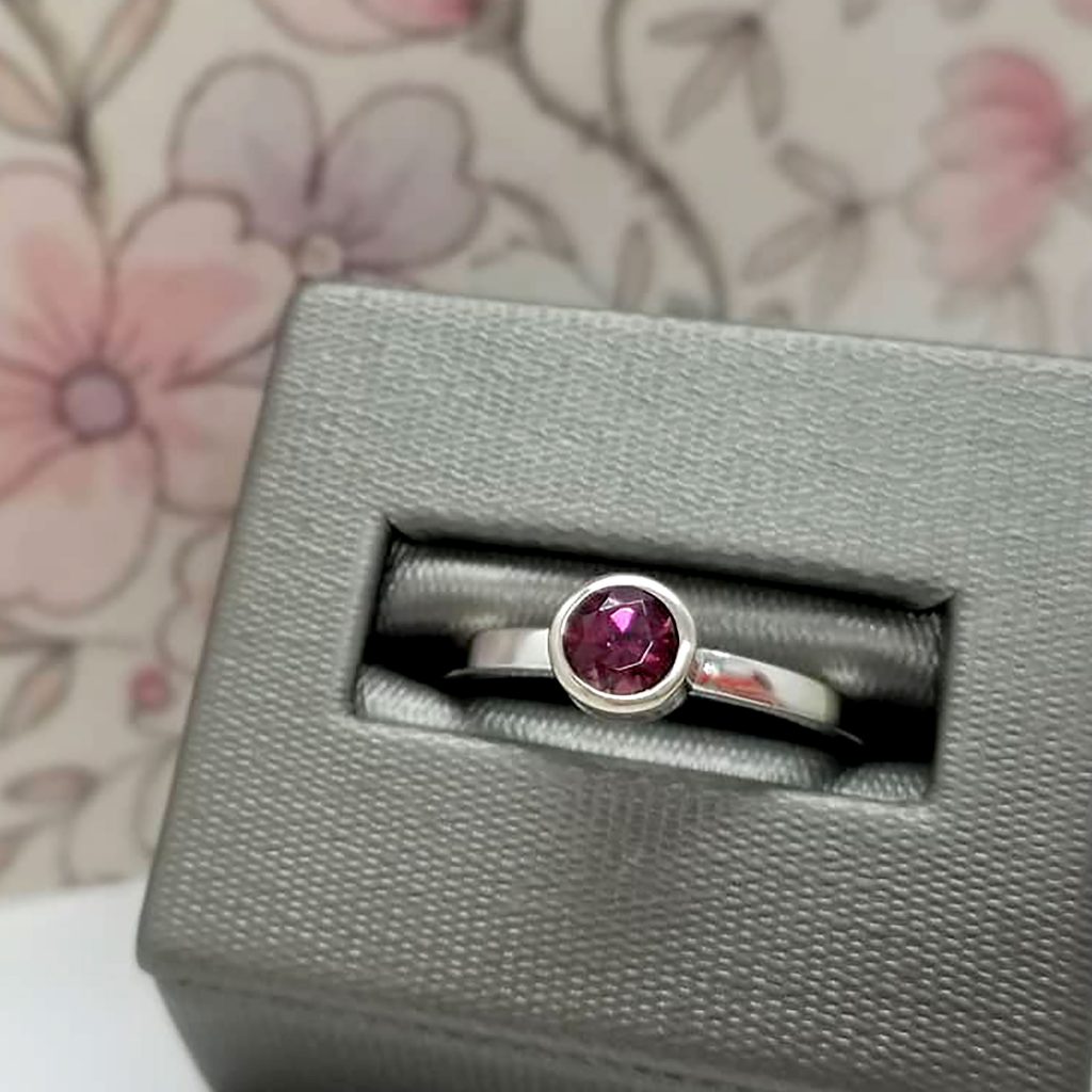 Bezel- set rhodolite garnet ring in 14k white gold